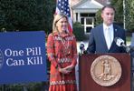 अटॉर्नी जनरल मियारेस और फ़र्स्ट लेडी ने वन पिल कैन किल वीए का लॉन्च किया